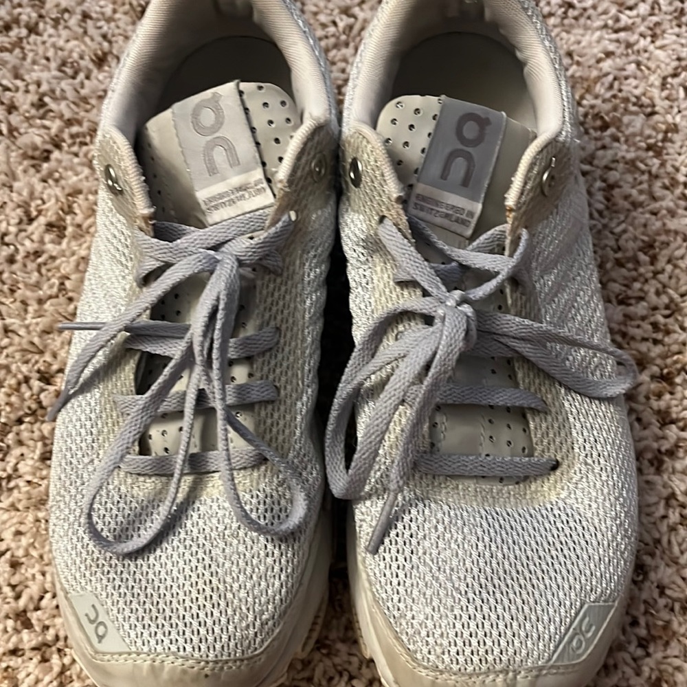 On cloud running shoes sz 7.5 used but good condition